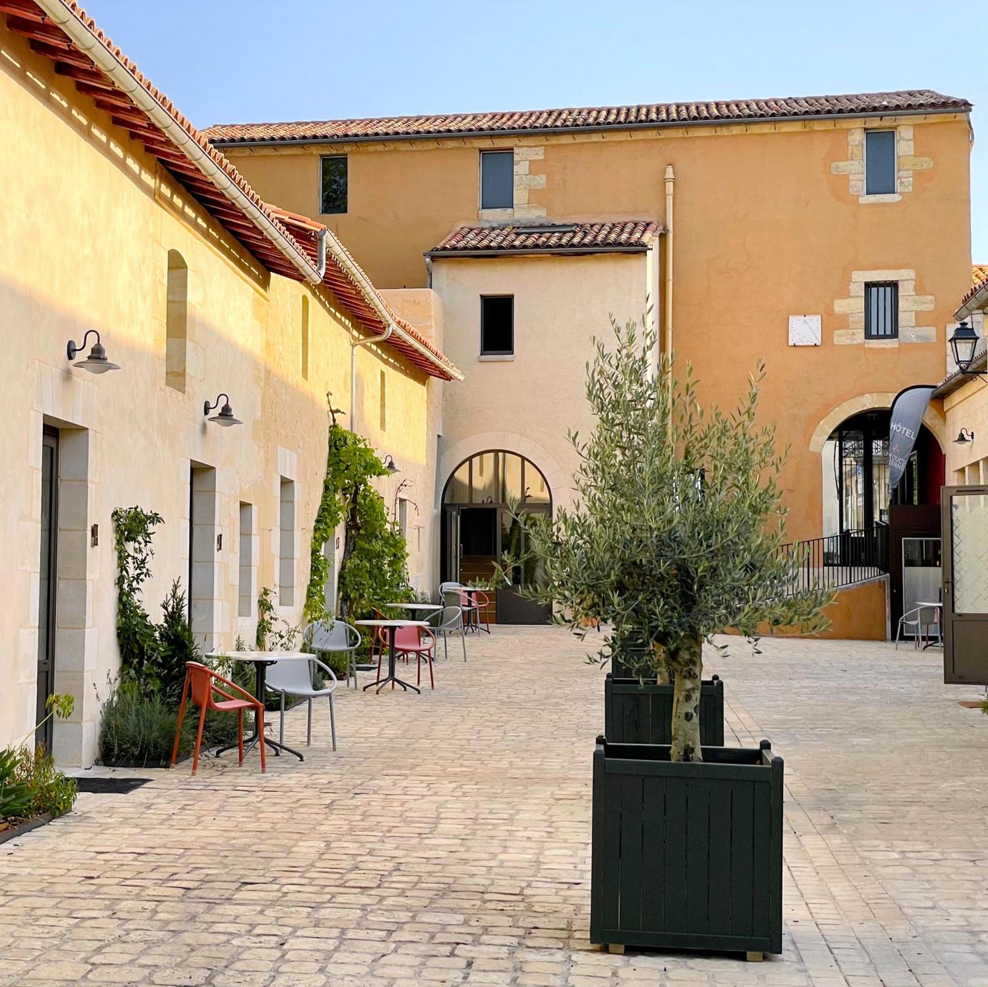 Aux Ducs De Sienne Hotel Montagne  Exterior photo